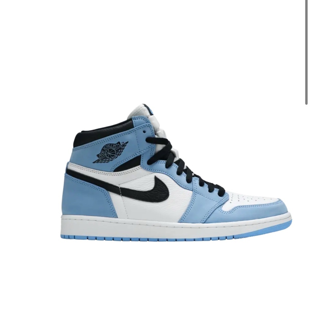 Air Jordan 1 Retro High OG 'University Blue'
4 US Men's